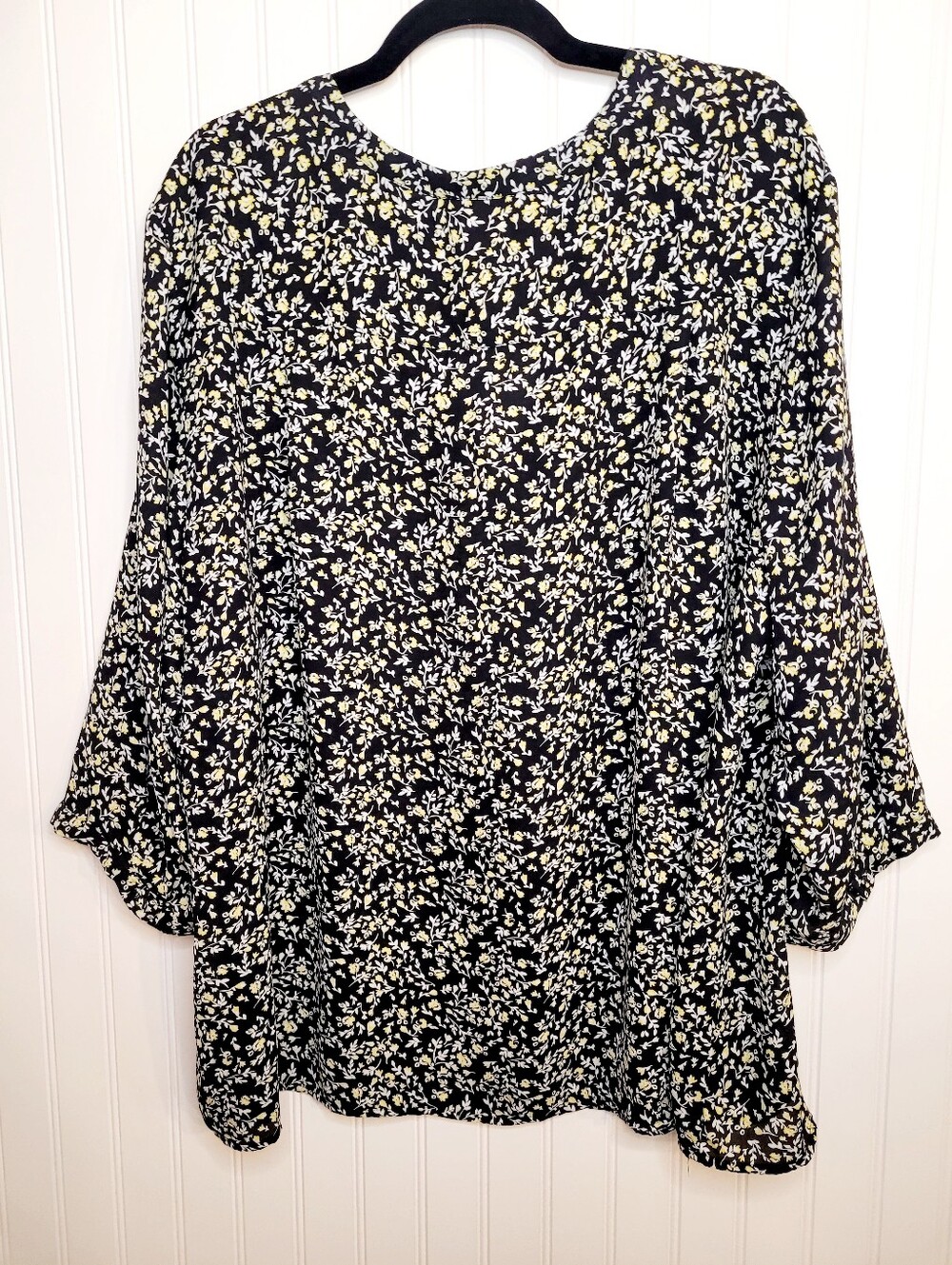 Carolina Belle Black Ditsy Floral V-Neck Flowy Tunic Top Sz 3X Boho Cottagecore - Picture 3 of 7